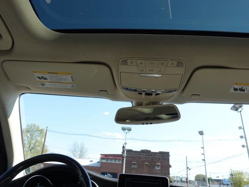 Used 2019 Mercedes-Benz GLC 300 4MATIC image 39