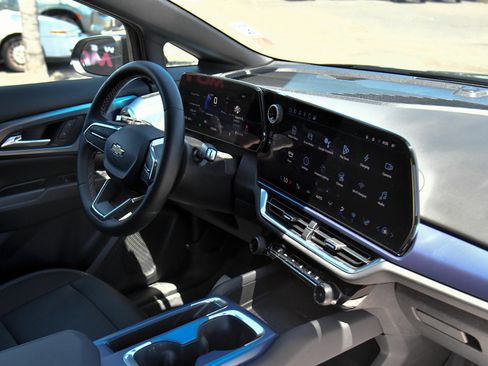 Used 2025 Chevrolet Equinox EV LT FWD image 52