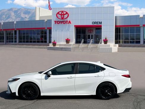 Used 2025 Toyota Camry SE FWD image 6