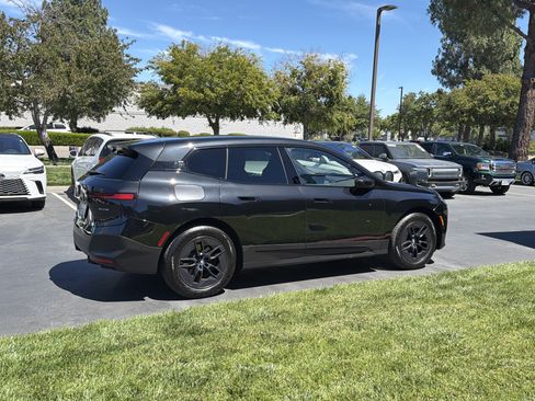 Used 2024 BMW iX xDrive50 w/ Premium Package AWD/4WD image 12
