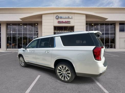 Used 2022 GMC Yukon XL Denali w/ Denali Premium Package AWD/4WD image 10