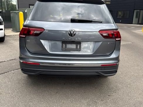 Used 2023 Volkswagen Tiguan SE AWD/4WD image 4