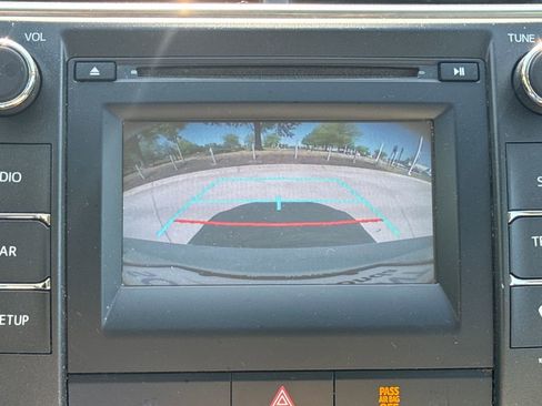 Used 2017 Toyota Camry SE image 25