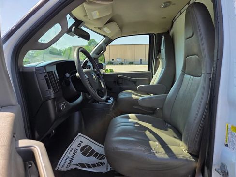 Used 2019 Chevrolet Express 3500 RWD image 10
