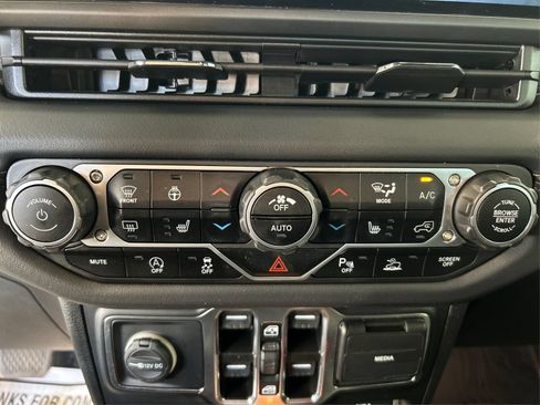 Used 2024 Jeep Wrangler Unlimited Rubicon w/ Capability Package AWD/4WD image 25