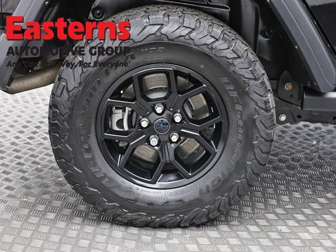 Used 2024 Jeep Wrangler Unlimited AWD/4WD image 32