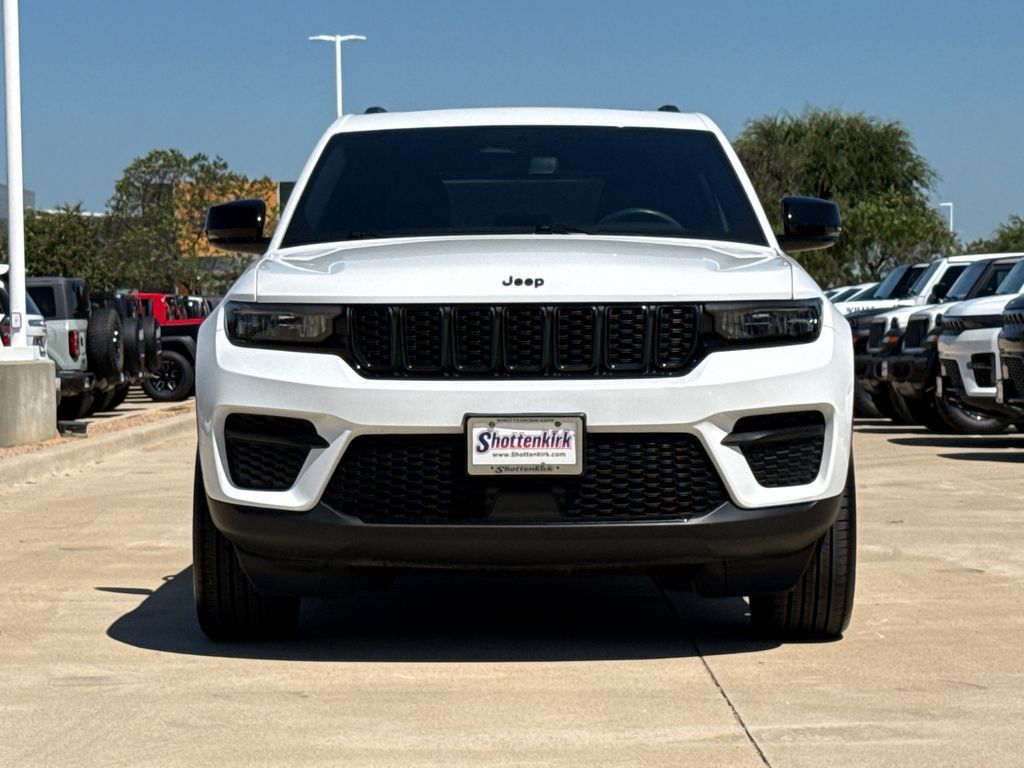 Used 2023 Jeep Grand Cherokee Altitude RWD image 2