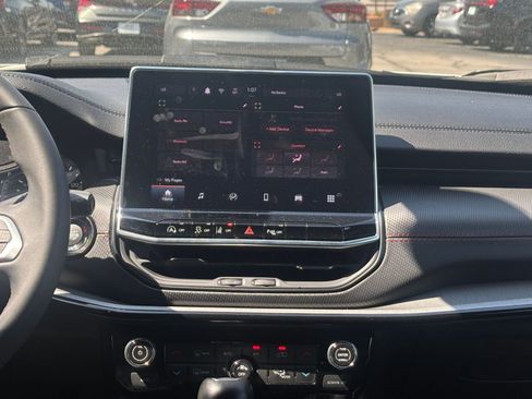 Used 2025 Jeep Compass Trailhawk image 17