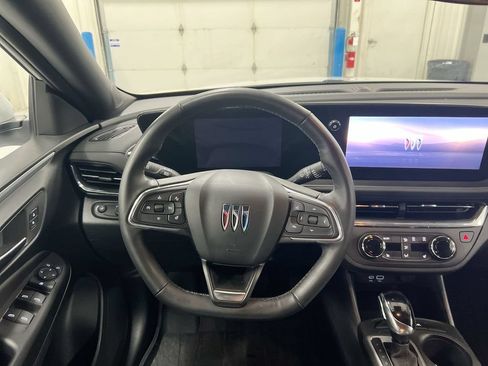Used 2025 Buick Envista Preferred w/ Convenience I Package FWD image 11