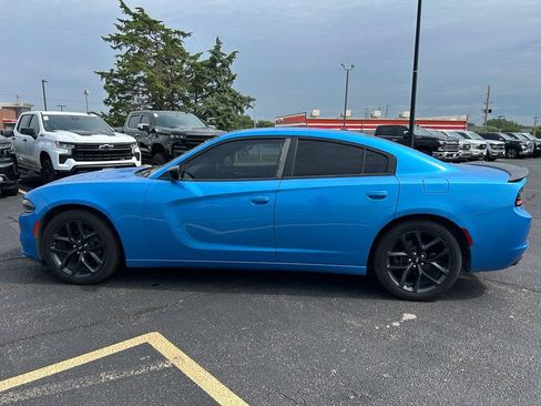 Used 2019 Dodge Charger SXT w/ Blacktop Package RWD image 6