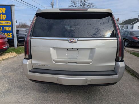 Used 2016 Cadillac Escalade ESV Luxury image 5