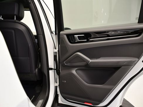 Used 2023 Porsche Cayenne image 52