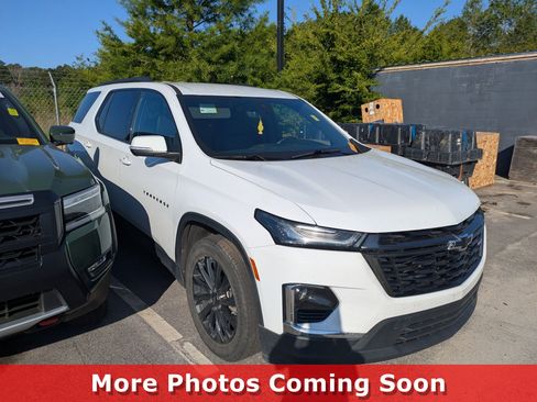 Used 2022 Chevrolet Traverse RS FWD image 1