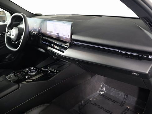 Used 2024 BMW 530i w/ Convenience Package image 9