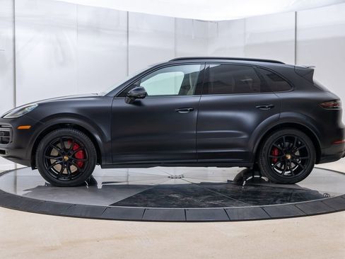 Used 2022 Porsche Cayenne Turbo image 3