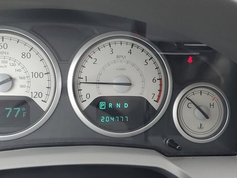 Used 2010 Chrysler Town & Country Limited w/ Entertainment Group #3 FWD image 22