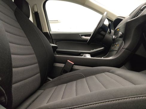 Used 2020 Ford Edge SE FWD image 21