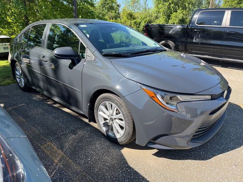 Used 2025 Toyota Corolla LE w/ LE Premium Package FWD image 3