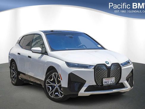 Used 2025 BMW iX xDrive50 image 1