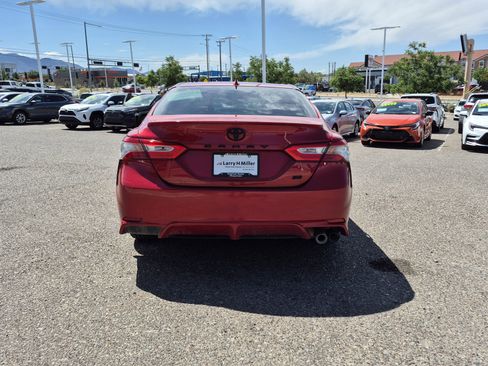 Used 2019 Toyota Camry SE FWD image 4