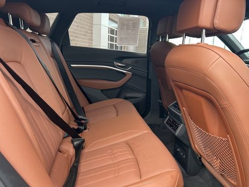 Used 2024 Audi Q8 e-tron Premium Plus image 28