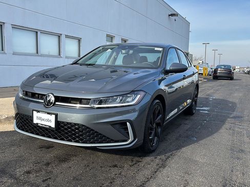 Used 2025 Volkswagen Jetta SE w/ Black Wheel Package image 2