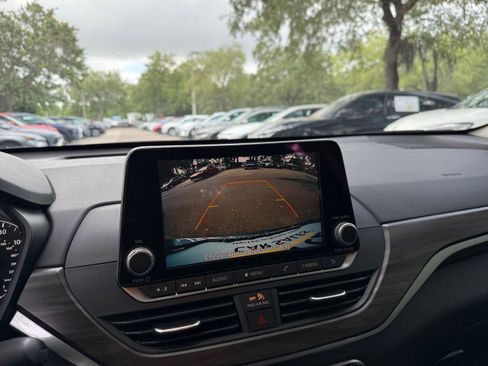 Used 2024 Nissan Altima 2.5 SV FWD image 21