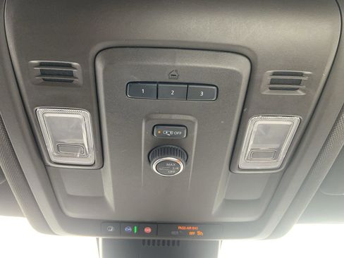 Used 2023 GMC Yukon SLT image 56