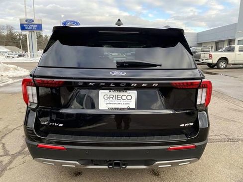 Used 2025 Ford Explorer Active w/ Active Comfort Package image 4