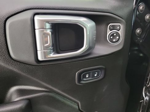 Used 2025 Jeep Wrangler Unlimited Sport AWD/4WD image 16