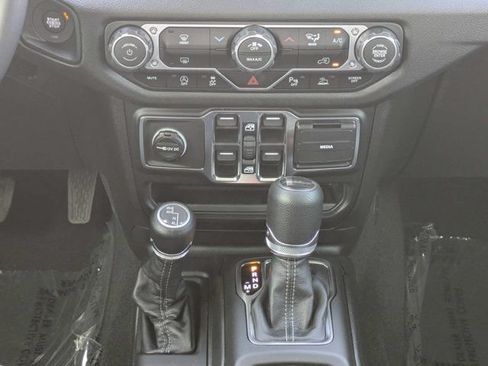 New 2026 Jeep Gladiator Sport AWD/4WD image 19
