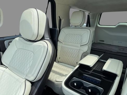 Used 2023 Lincoln Navigator L Black Label AWD/4WD image 15
