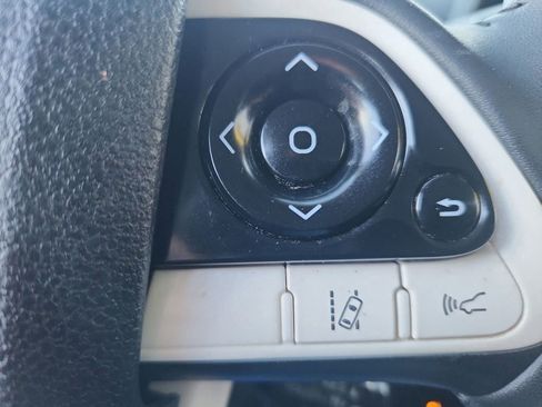 Used 2017 Toyota Prius Prime Premium image 31