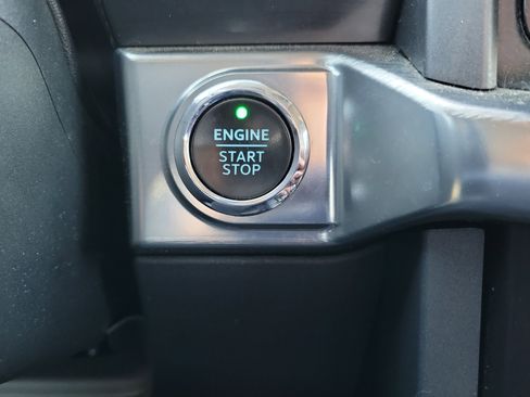 Used 2022 Ford F150 Lariat w/ Trailer Tow Package image 15