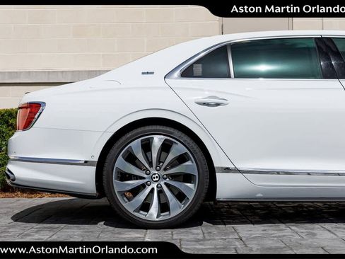 Used 2021 Bentley Flying Spur W12 image 18
