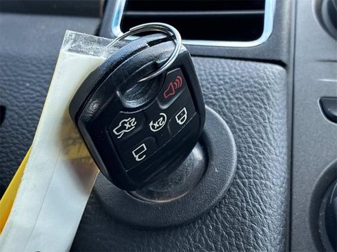 Used 2018 Ford Taurus SEL image 27