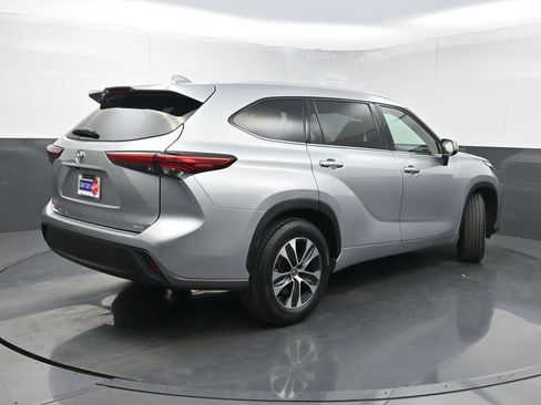 Used 2022 Toyota Highlander XLE image 26
