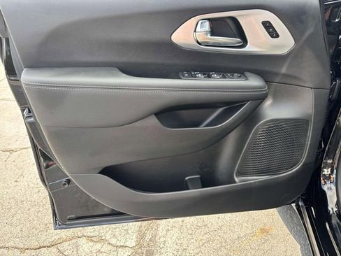 New 2026 Chrysler Pacifica Limited w/ S Appearance Package image 19