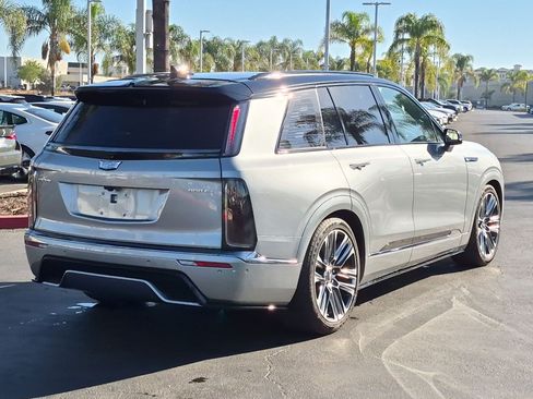 Used 2026 Cadillac Vistiq Platinum w/ LPO, Floor Liner Package AWD/4WD image 10