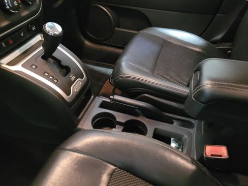 Used 2014 Jeep Compass Latitude w/ Sun/Sound Group AWD/4WD image 26