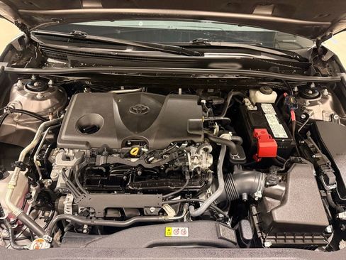 Used 2024 Toyota Camry SE image 11