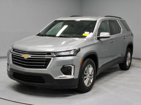 Used 2023 Chevrolet Traverse LT FWD image 7