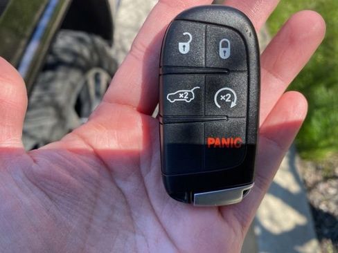 Used 2018 Jeep Grand Cherokee Overland image 22