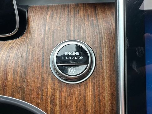 Used 2025 Mercedes-Benz C 300 Sedan image 23