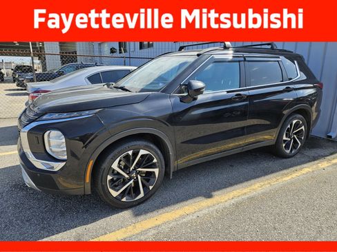 Used 2024 Mitsubishi Outlander SE image 8