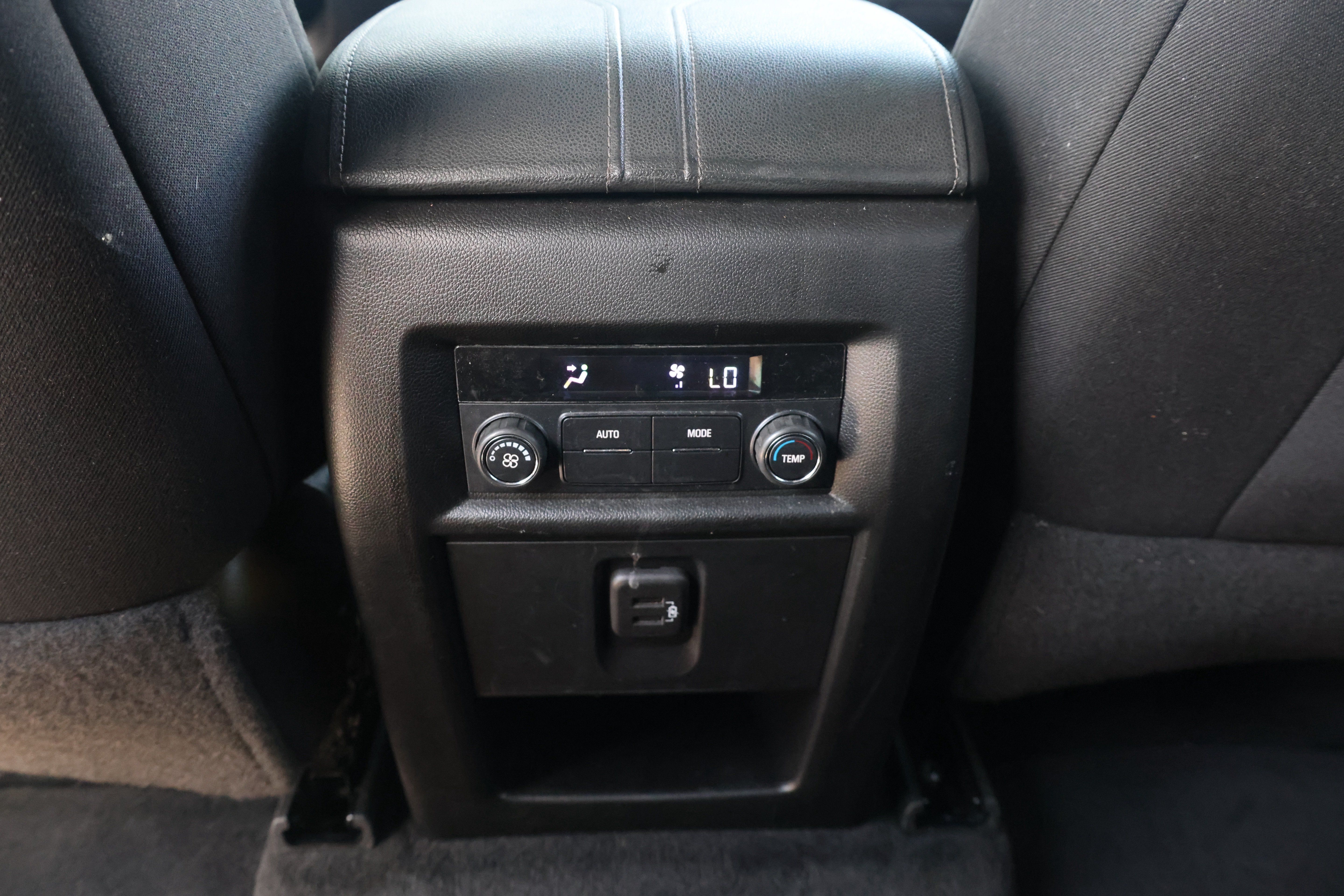 Used 2023 Chevrolet Traverse LT FWD image 10