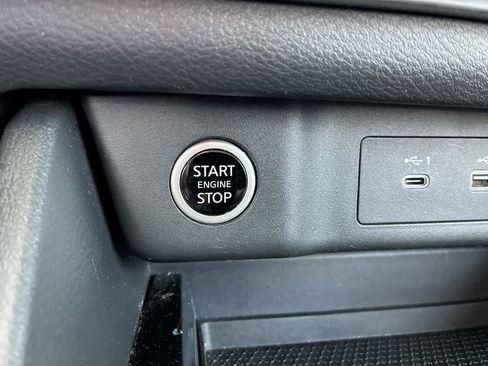 Used 2023 Nissan Rogue SV image 16