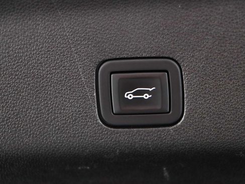 Used 2023 Chevrolet Suburban LT image 34