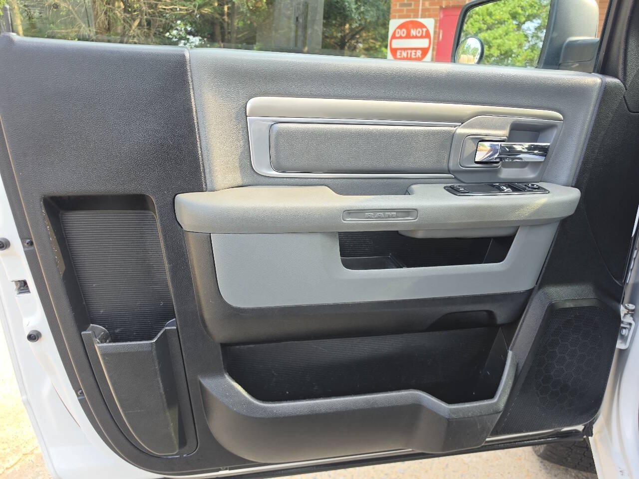 Used 2018 RAM 2500 Tradesman w/ Power & Remote Entry Group RWD image 25