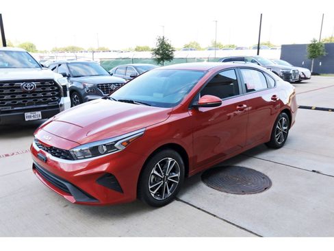 Used 2024 Kia Forte LXS w/ LXS Technology Package FWD image 3